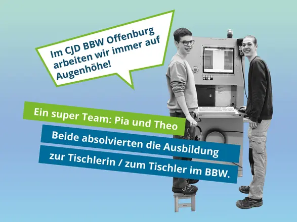 Pia und Theo stehen an einer Maschine